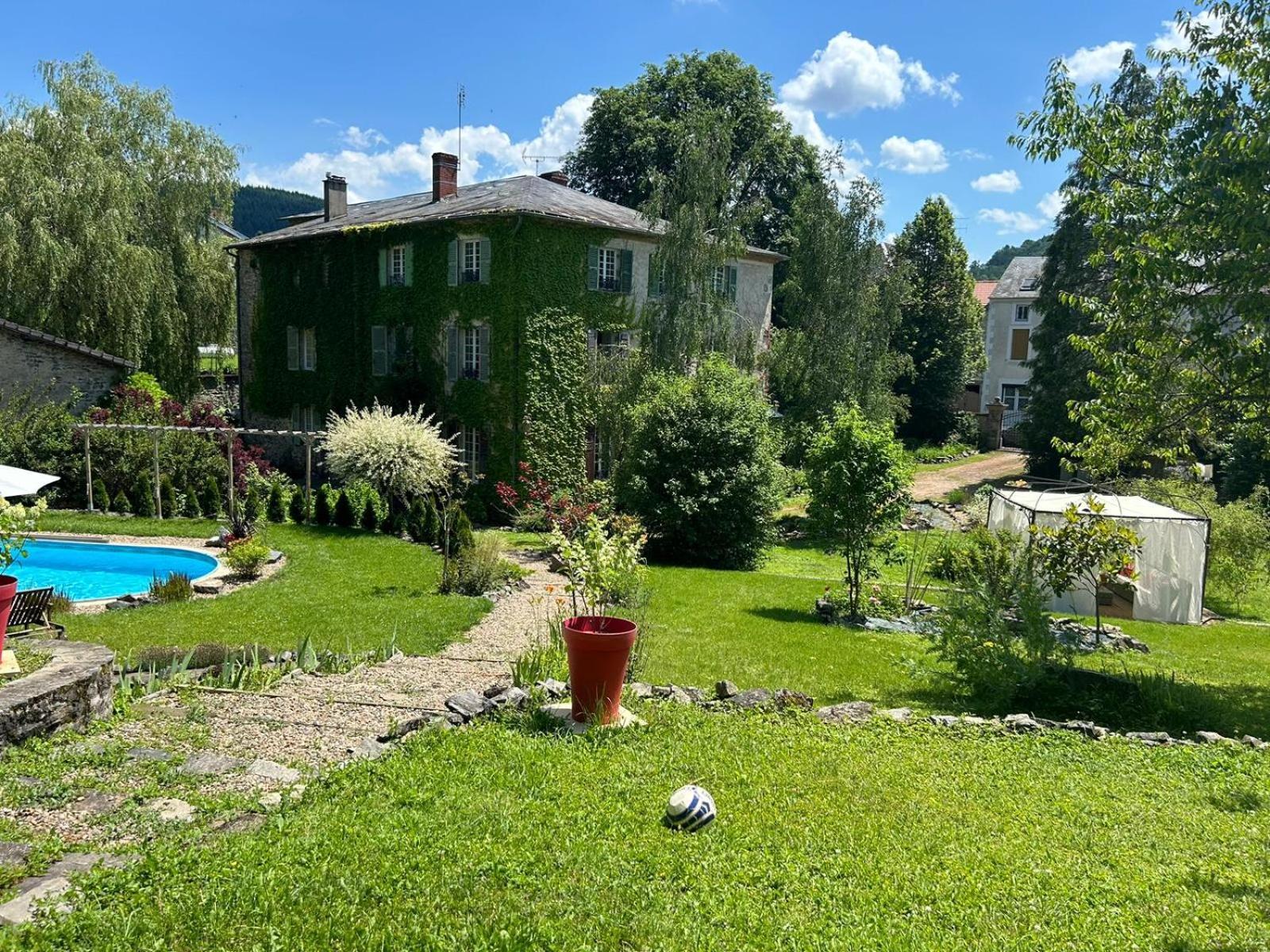 Le Clos Bourbon Ferrieres-sur-Sichon Exterior photo